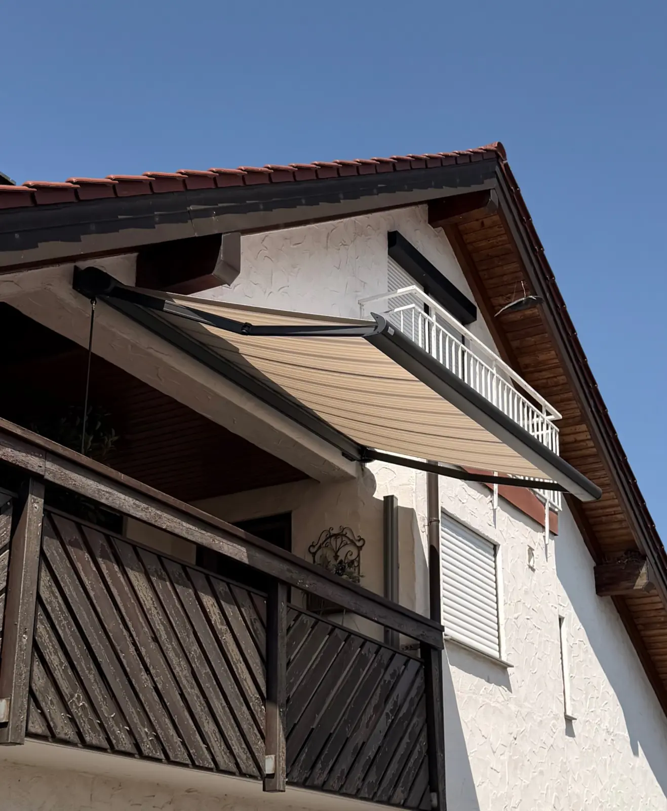 Markise als passender Sonnenschutz für ein Wohnhaus